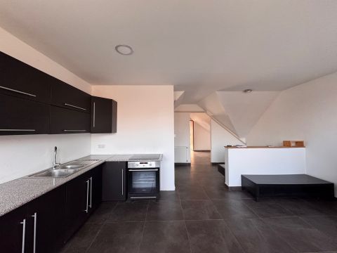 Kiadó Lakás 1038 Budapest 3. kerület , 2 lakásos kisház emeleti lakása, kerthasználattal