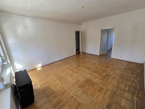 Eladó Lakás 8200 Veszprém Földszinti, erkélyes, 79 nm-s tégla lakás garázzsal, kerttel