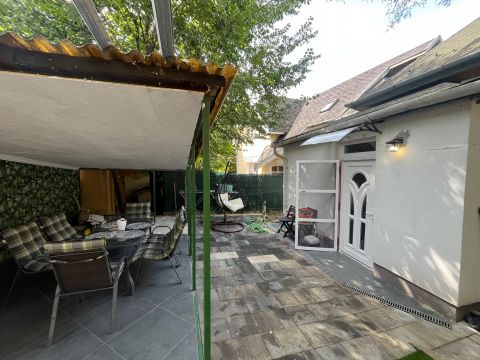 Eladó Ház 1163 Budapest 16. kerület Sashalom kertvárosában ikerházfél kis kerttel Eladó