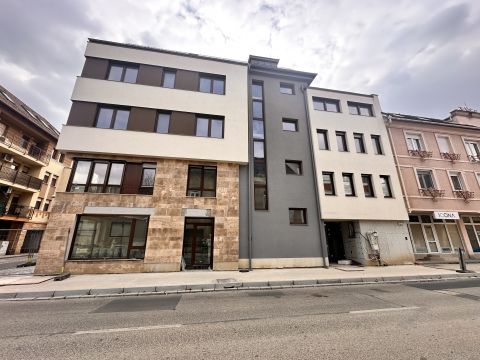 Eladó Lakás 8900 Zalaegerszeg , Belvárosi, tavasszal költözhető, első emeleti