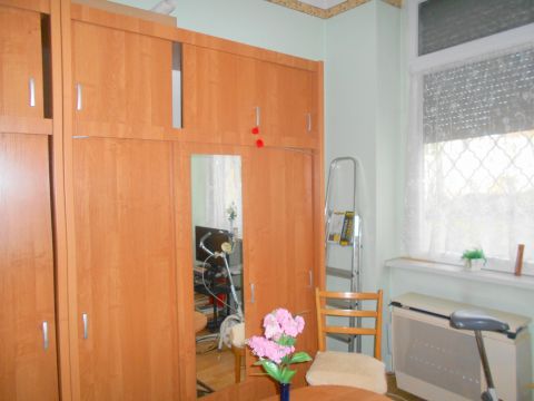 Kiadó Lakás 1205 Budapest 20. kerület Nádor utcában bútorozott, gépesített, négy lakásos házból