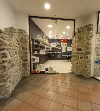 Kiadó Üzlethelyiség 7621 Pécs 