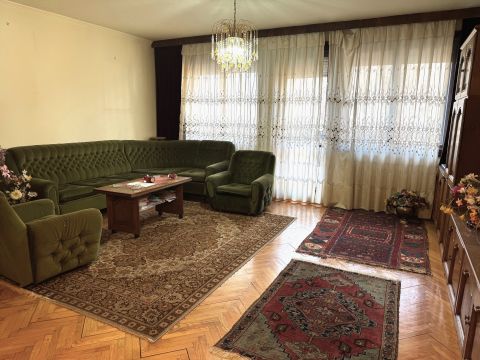 Eladó Ház 4032 Debrecen Nagyerdő csendes részén sorházi ingatlan eladó!