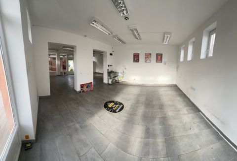 Eladó Üzlethelyiség 2225 Üllő , Sportliget Lakópark szívében 26 nm-es üzlethelyiség