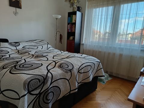 Eladó Ház 2200 Monor Monor nyugodt, mégis belvároshoz közeli utcájában.