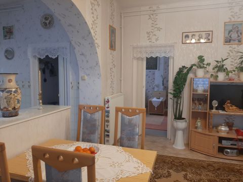 Eladó Ház 8400 Ajka 