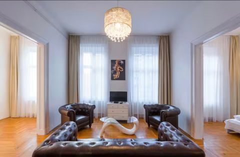 Eladó Lakás 1072 Budapest 7. kerület KLAUZÁL TÉRNÉL, napfényes, szuper beosztás, 104 m2, 4 háló