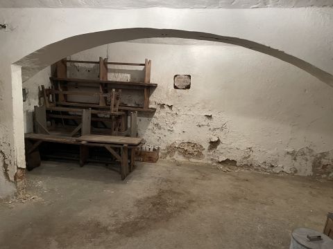 Eladó Tároló/Raktár 9700 Szombathely Széll Kálmán  Vörösmarty u sarok