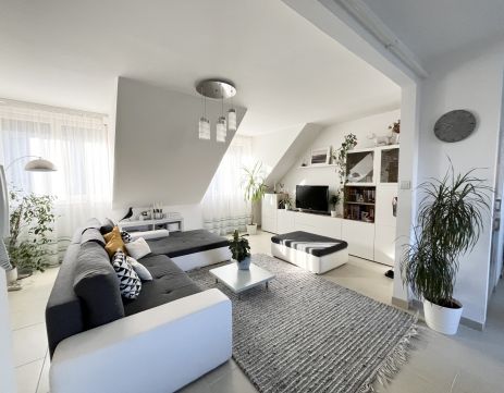 Eladó Lakás 1082 Budapest 8. kerület , CORVIN NEGYEDBEN ÚJSZERŰ, KLÍMÁS, NAPFÉNYES NAPPALI+2 HÁLÓS