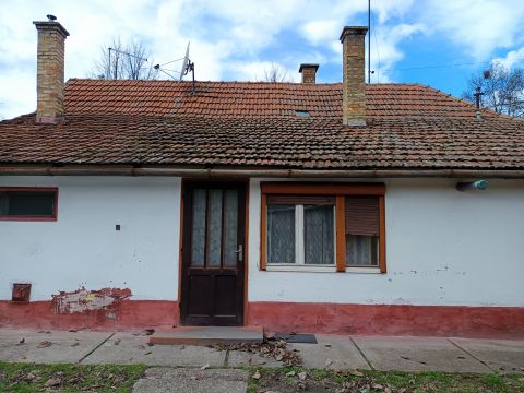 Eladó Ház 2700 Cegléd Cegléden Kresz Park mellett 83nm-es 3szoba+nappalis ház 