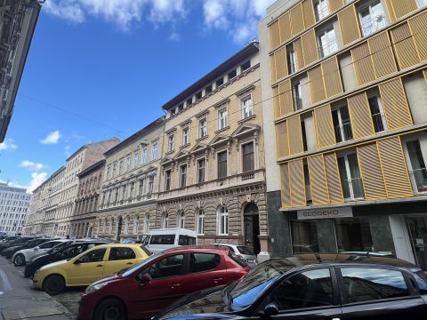 Eladó Lakás 1067 Budapest 6. kerület , Eiffel térnél frissen felújtott lakás