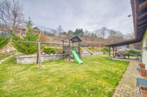 Eladó Ház 2098 Pilisszentkereszt Természet védelmi övezet mellett örök panorámás családi ház