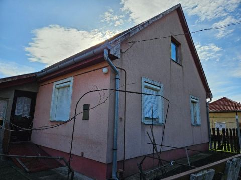 Eladó Ház 5430 Tiszaföldvár , 5430 Tiszaföldvár, csendes