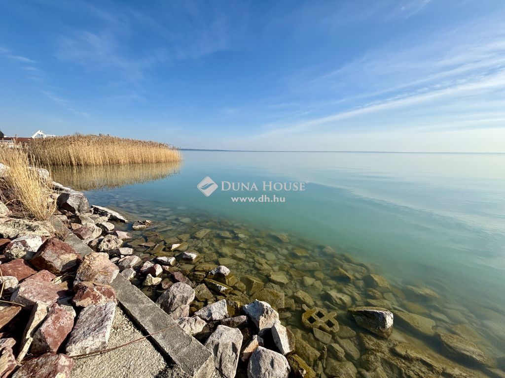 8174 Balatonkenese , 2,15 hektáros közvetlen Balaton-parti telek Eladó — 1/8
