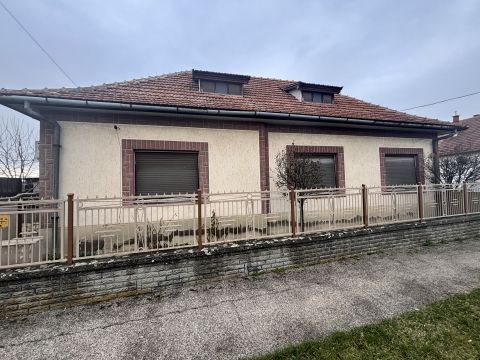 Eladó Ház 3015 Csány , Fő utca