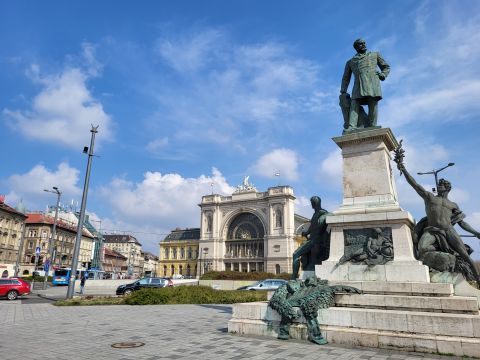 Eladó Lakás 1074 Budapest 7. kerület , VALÓDI KINCSESBÁNYA! Pompás, csendes emeleti lakás ELADÓ! 