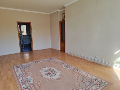 Eladó Lakás 2400 Dunaújváros 