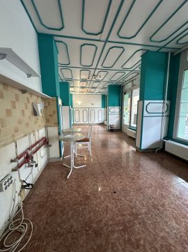 Eladó Üzlethelyiség 2400 Dunaújváros 