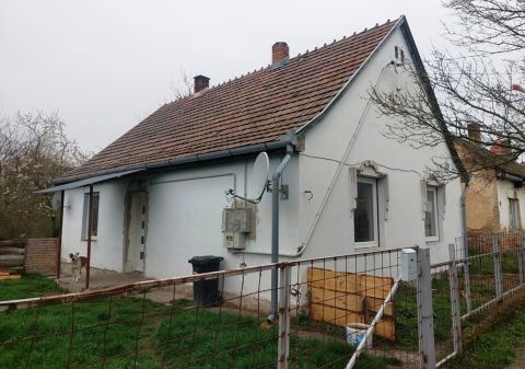 Eladó Ház 7525 Jákó , *** óvodával szemben, 70 Nm-es, teljeskörűen felújított ház