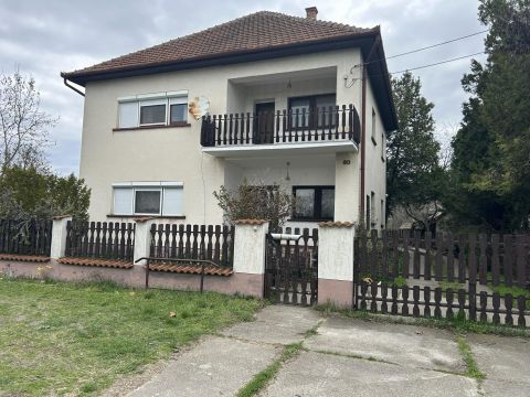 Eladó Ház 2730 Albertirsa , Központhoz közel