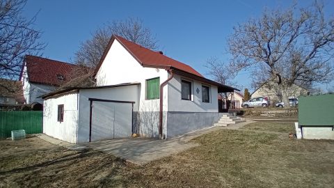 Eladó Ház 8618 Kereki , Csendes környéken, a vár alatt, részlegesen felújított