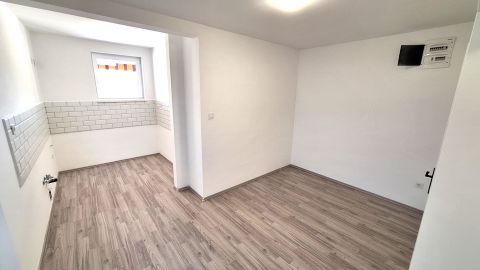 Eladó Lakás 2730 Albertirsa , Azonnal költözhető lakás, külön 6 nm-es tárolóval!