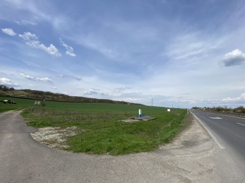 Eladó Mezőgazdasági 3711 Szirmabesenyő 26-os főút