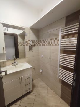 Kiadó Lakás 6000 Kecskemét 