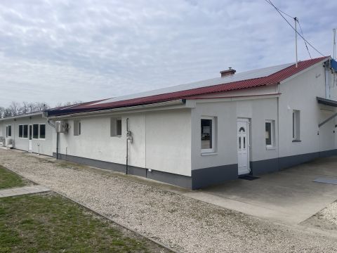 Kiadó Ipari 6000 Kecskemét , Kecskemét DNY-i iparterületén, Kadafalva Ballószög irányában