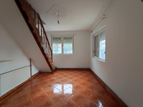 Eladó Ház 1188 Budapest 18. kerület , Nappali + 4 hálószobás családi ház Újpéteritelep központjába