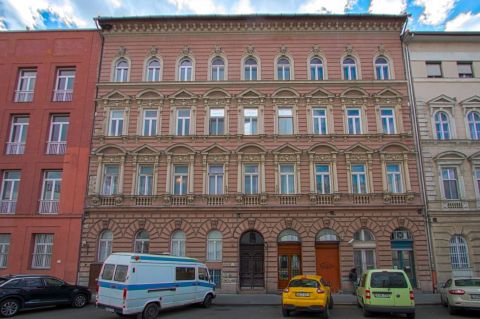 Eladó Lakás 1081 Budapest 8. kerület Erkel Színházzal szemben, 5 szobássá alakítható lakás!