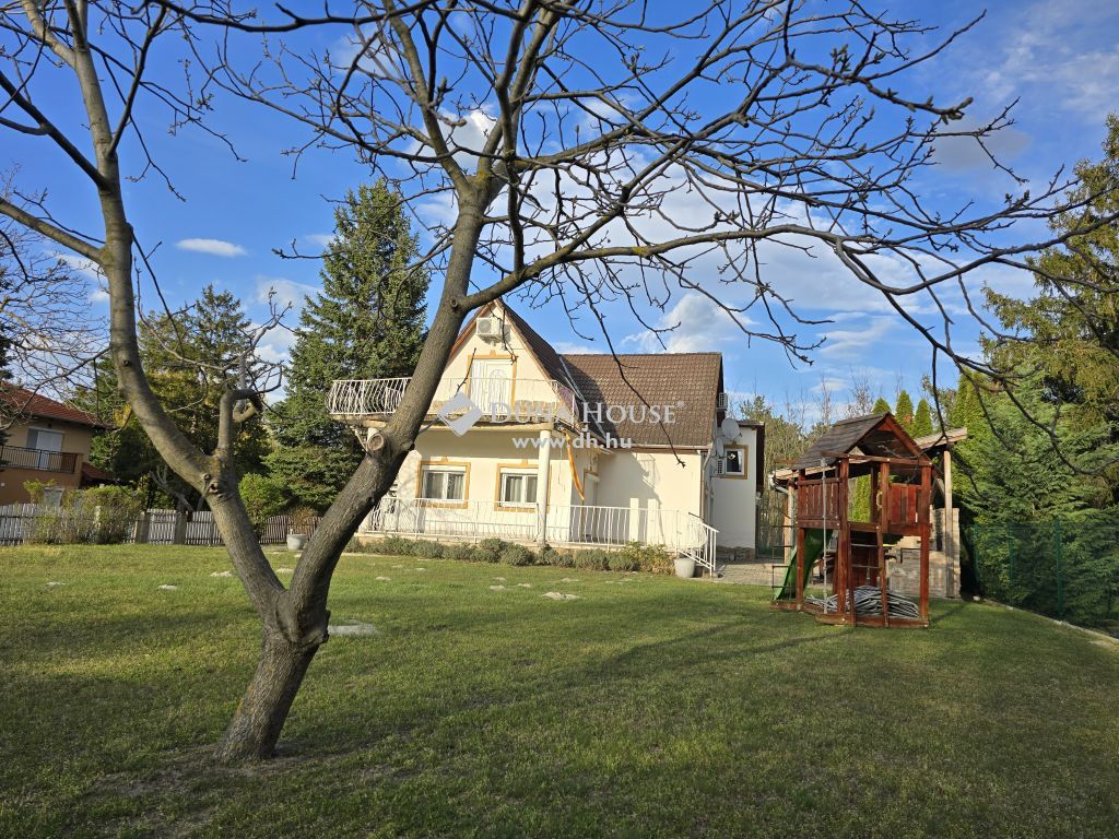 8621 Zamárdi , Jegenye tér közelében 2 lakásos nyaraló — 1/24