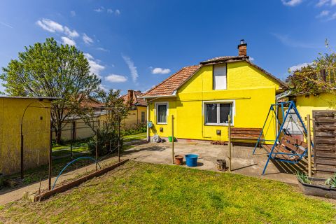 Eladó Ház 2360 Gyál Gyál központjához közel nappali + 3 szobás családi ház