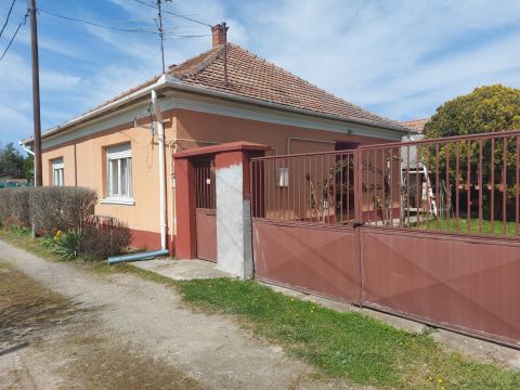 Eladó Ház 6070 Izsák 