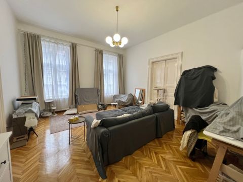Eladó Lakás 1065 Budapest 6. kerület 