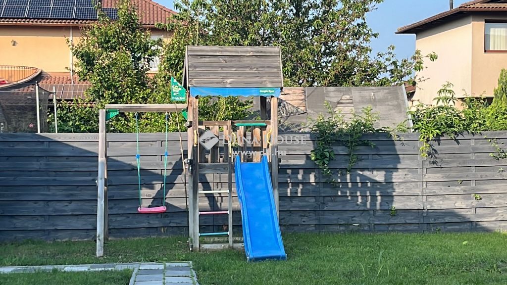 8600 Siófok , Lakóingatlan tíz perc sétára a Balatontól — 1/13
