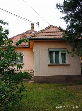 Eladó Ház 2735 Dánszentmiklós Központban 