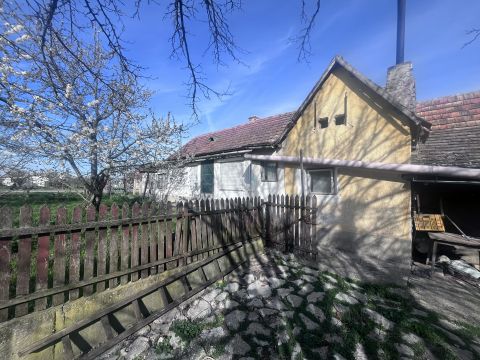 Eladó Ház 8122 Csősz 