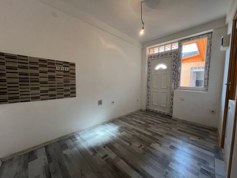 Eladó Lakás 1195 Budapest 19. kerület , Felújított, étkező + 2szoba, IV-es házrész