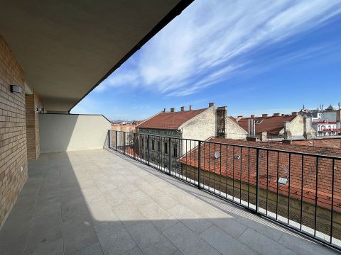 Eladó Lakás 1086 Budapest 8. kerület , Egyetemek szomszédságában nagyerkélyes stúdió B601