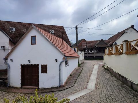 Eladó Vendéglátás 7773 Villány , Eladó exkluzív Látványpince és Vendégház Villány szívében!