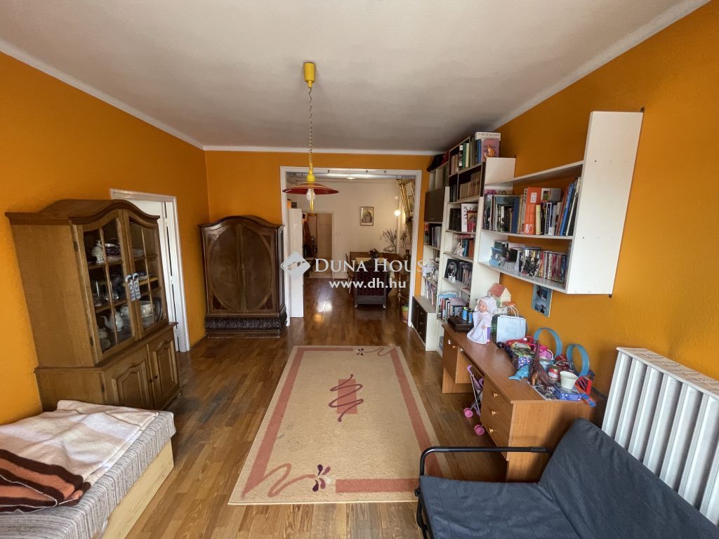 1081 Budapest 8. kerület , Erkel színháznál — 1/18