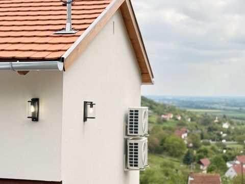 Eladó Ház 7815 Harkány , Villányi borvidékre panorámás felújított luxus nyaraló