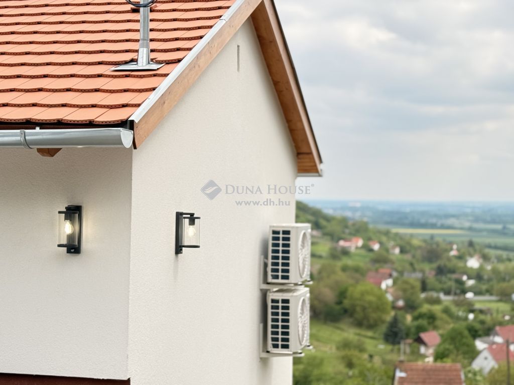 7815 Harkány , Villányi borvidékre panorámás felújított luxus nyaraló — 1/32