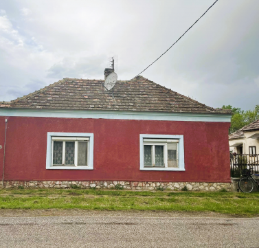 Eladó Ház 8556 Pápateszér , Pápateszér szélén