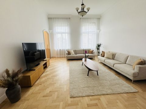 Kiadó Lakás 1054 Budapest 5. kerület 