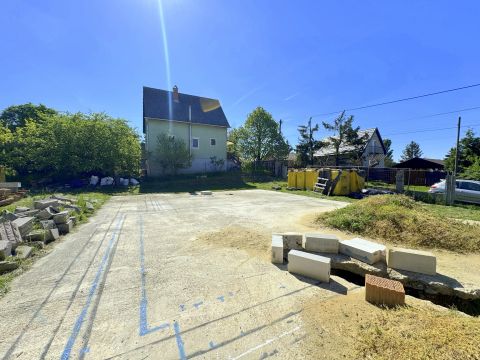 Eladó Telek 2113 Erdőkertes 
