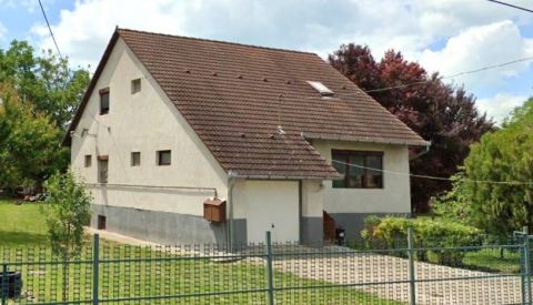 Eladó Ház 8131 Enying , Csendes utcában, 135 m2 duplakomfortos családi ház eladó