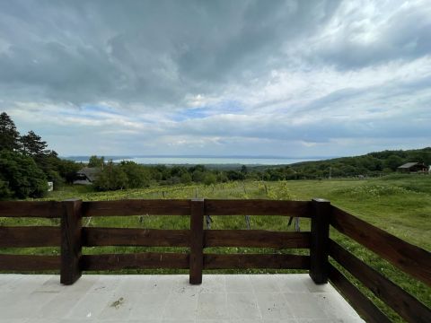 Eladó Ház 8245 Vászoly , **BALATONRA PANORÁMÁS FELÚJÍTOTT PRÉSHÁZ BALATONFELVIDÉKEN**