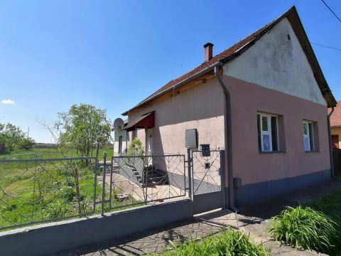 Eladó Ház 5363 Nagyiván , 5363 Nagyiván, Falu szélen